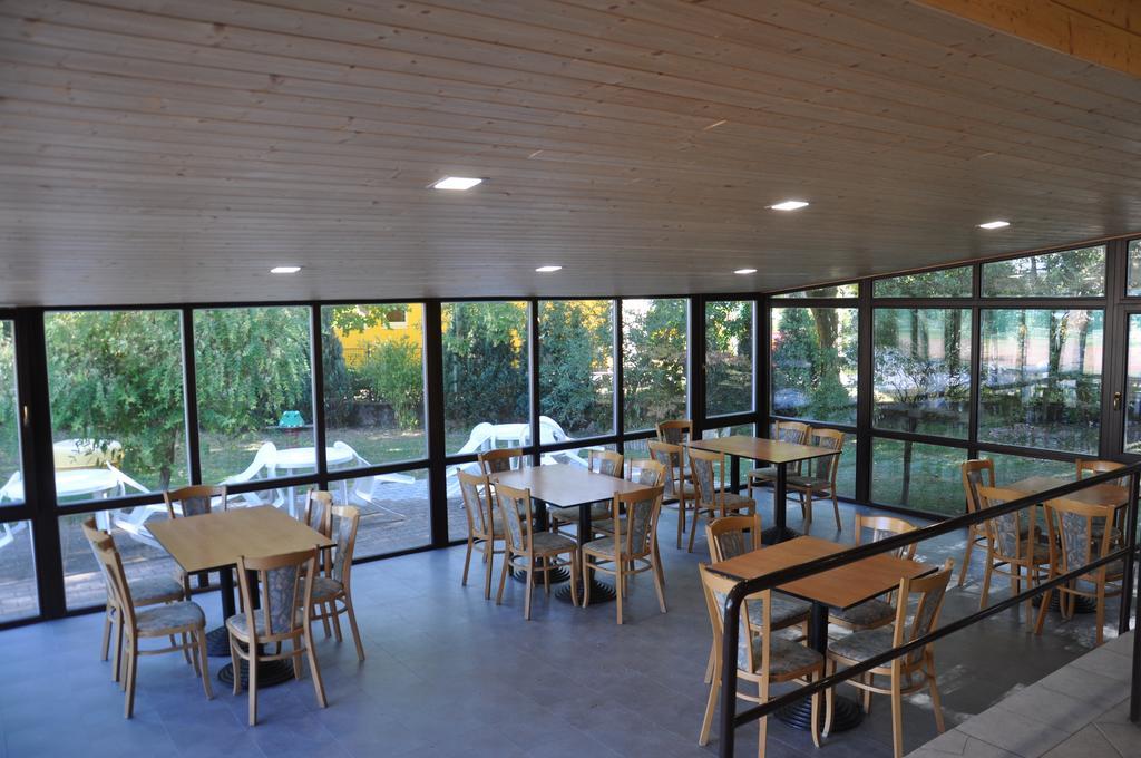 Penzion Tcv Pardubice Exterior foto